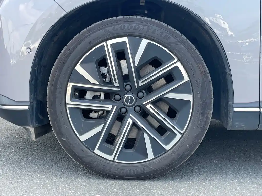Volvo XC70 PHEV — миниатюра 17