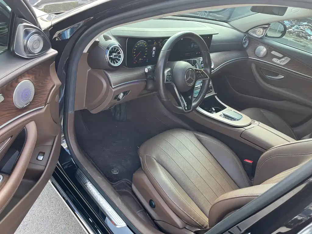Mercedes-Benz E-Class — миниатюра 4