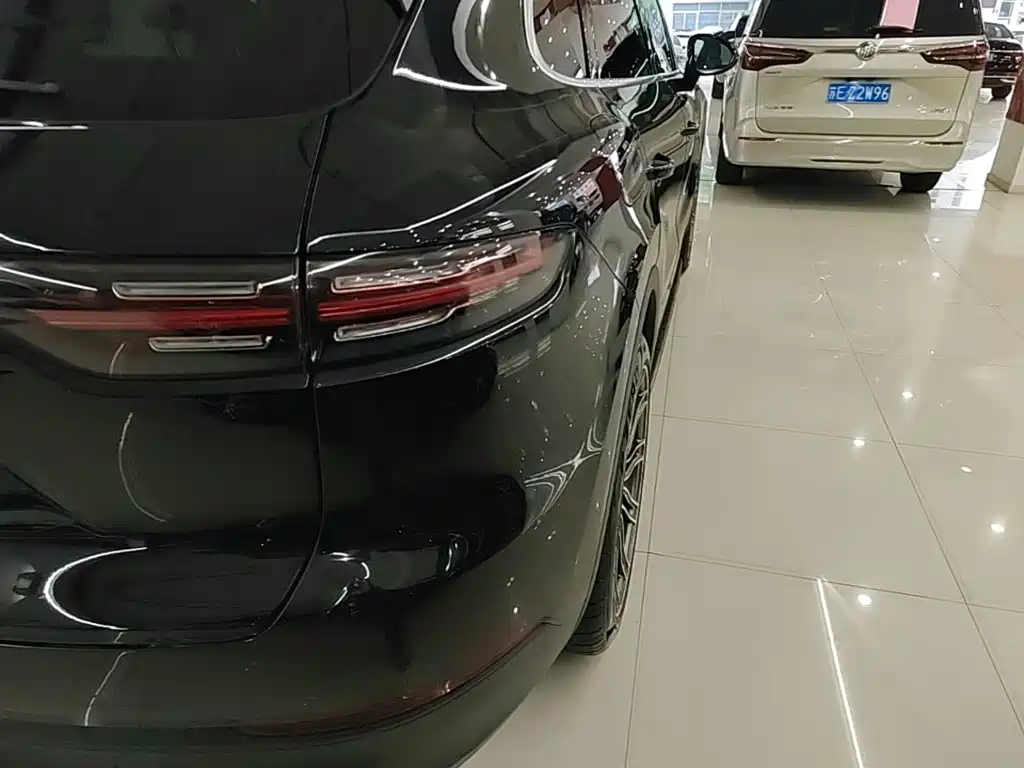 Porsche Cayenne — миниатюра 8