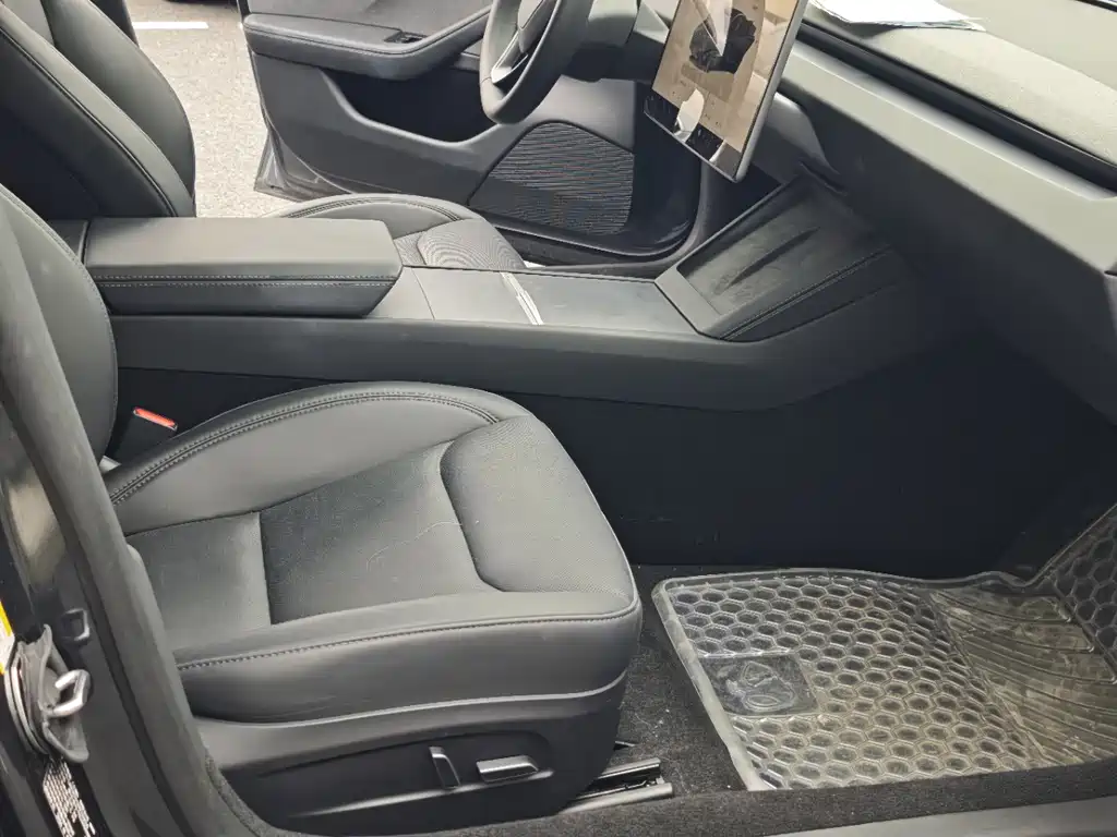 Tesla Model 3 — миниатюра 8