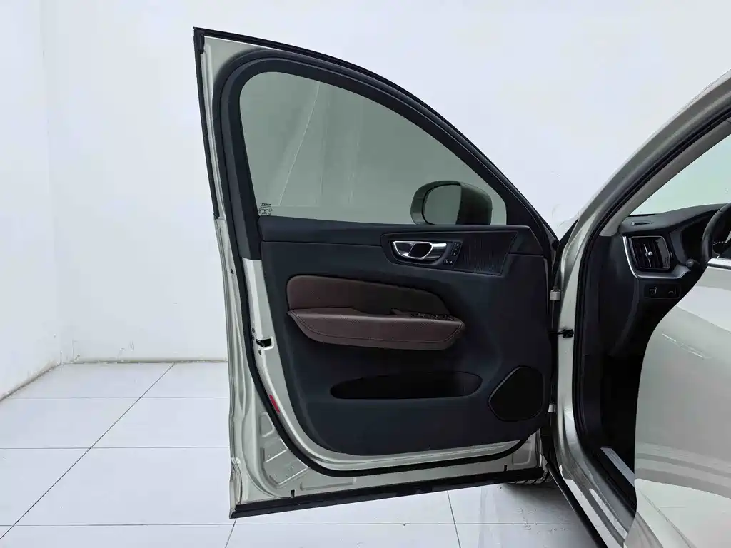 Volvo XC60 — миниатюра 10