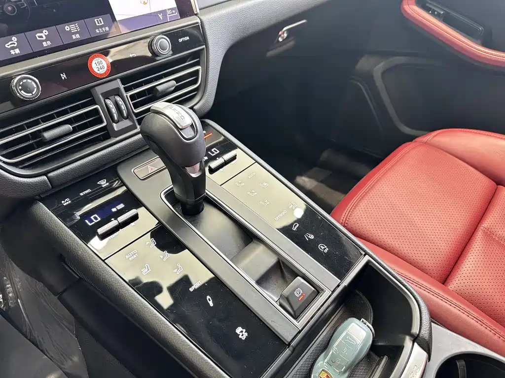 Porsche Macan — миниатюра 13
