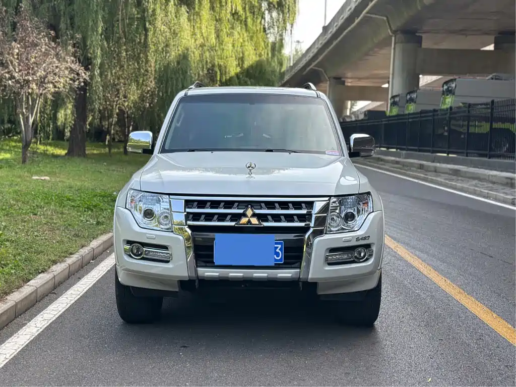 Mitsubishi Pajero (Import) — миниатюра 2