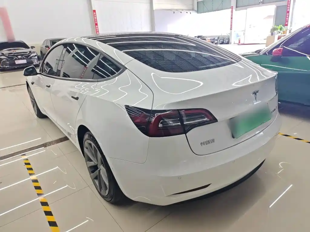 Tesla Model 3 — миниатюра 5