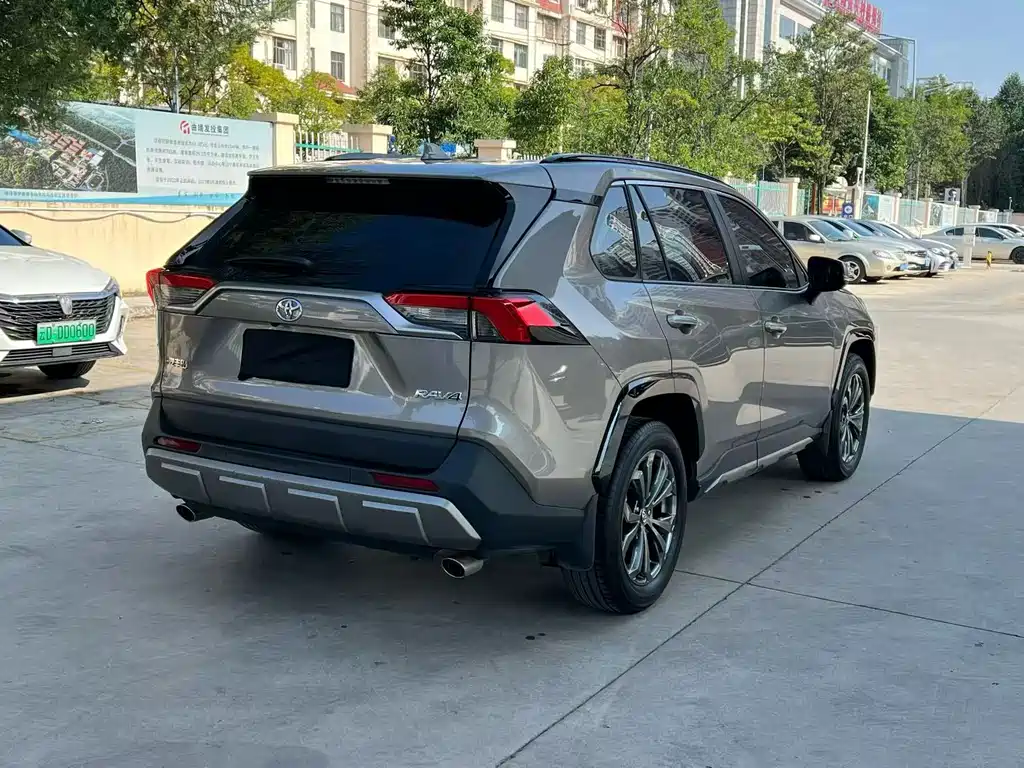 Toyota RAV4 — миниатюра 9