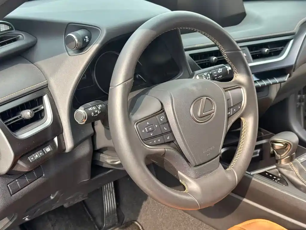 Lexus UX — миниатюра 9
