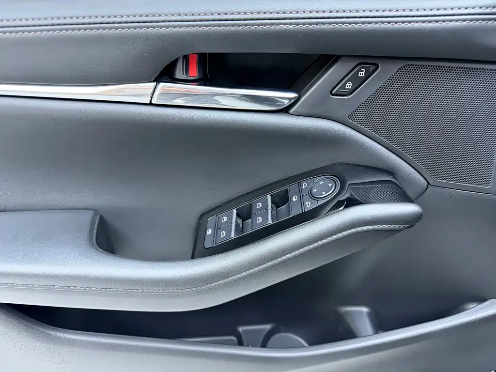 Mazda 3 Axela — миниатюра 8