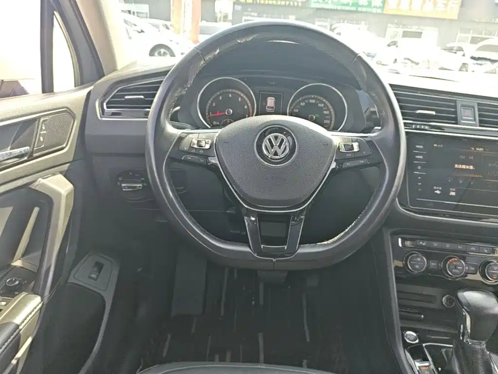 Volkswagen Tiguan L — миниатюра 11