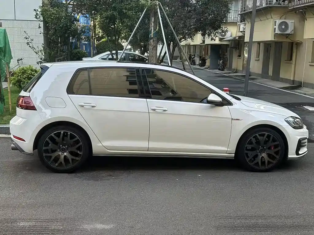 Volkswagen Golf GTI — миниатюра 3