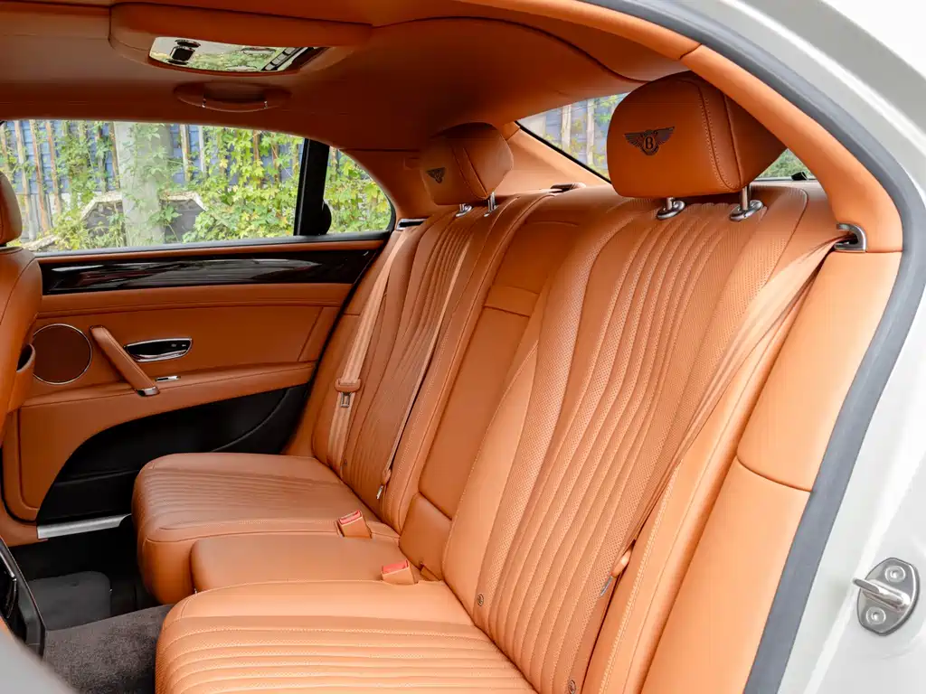 Bentley Flying Spur — миниатюра 20