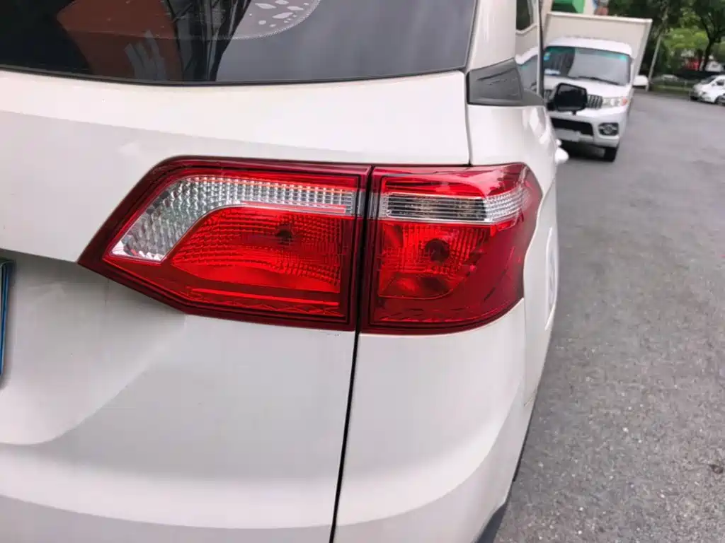 Wuling Hongguang S3 — миниатюра 8