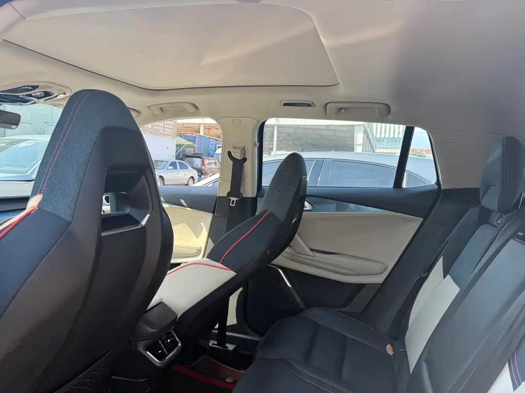 Lynk & Co 06 — миниатюра 5