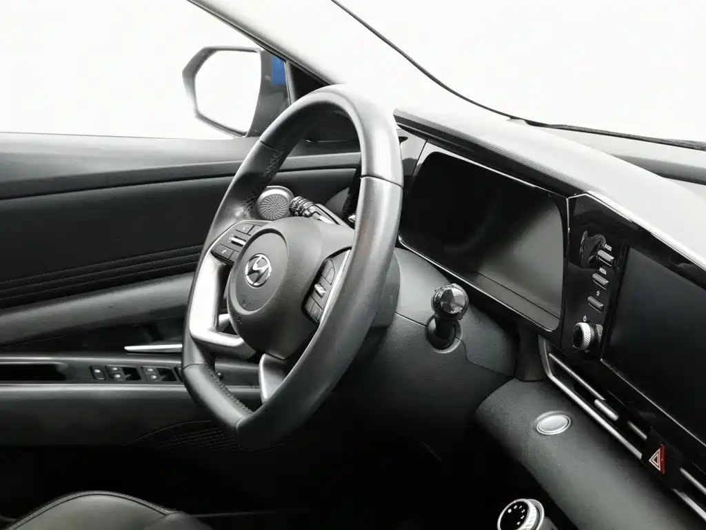 Hyundai Elantra — миниатюра 22