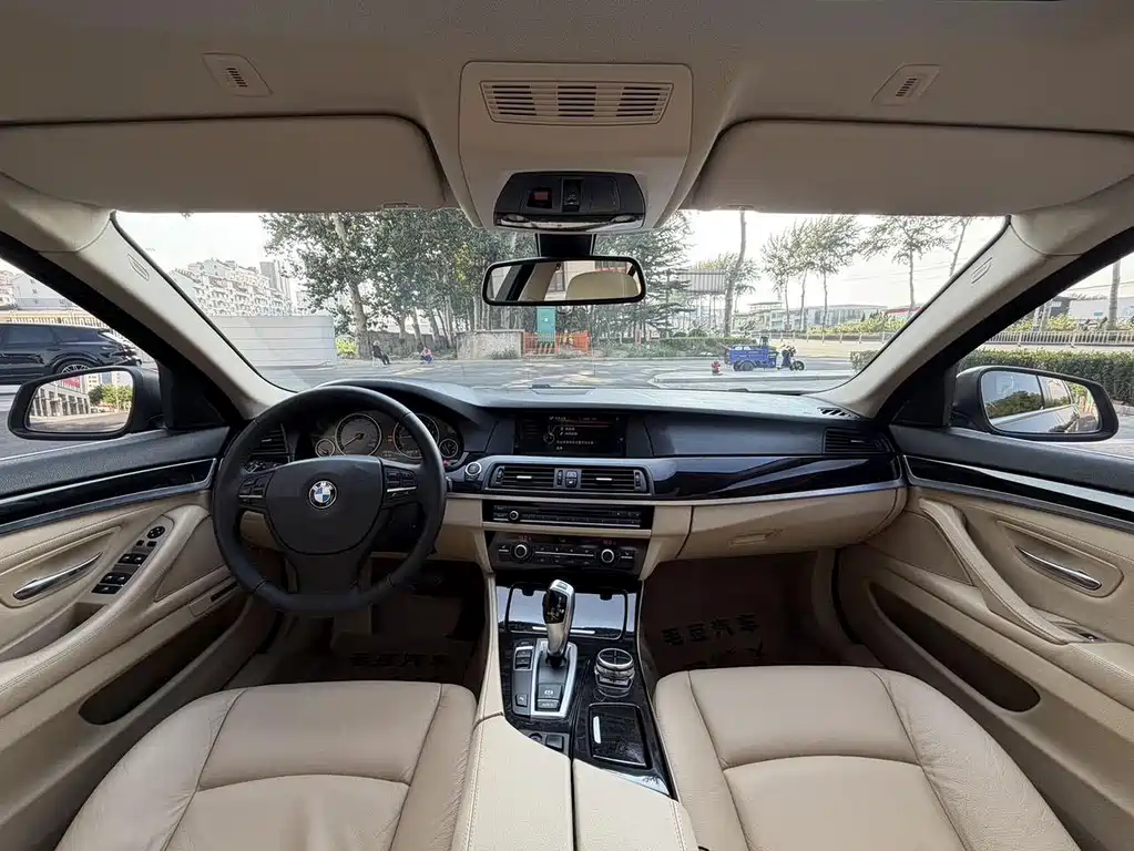 BMW 5 Series — миниатюра 7