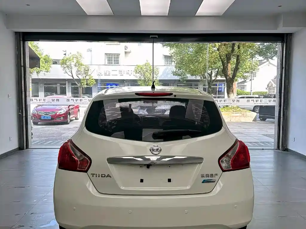 Nissan Tiida — миниатюра 8