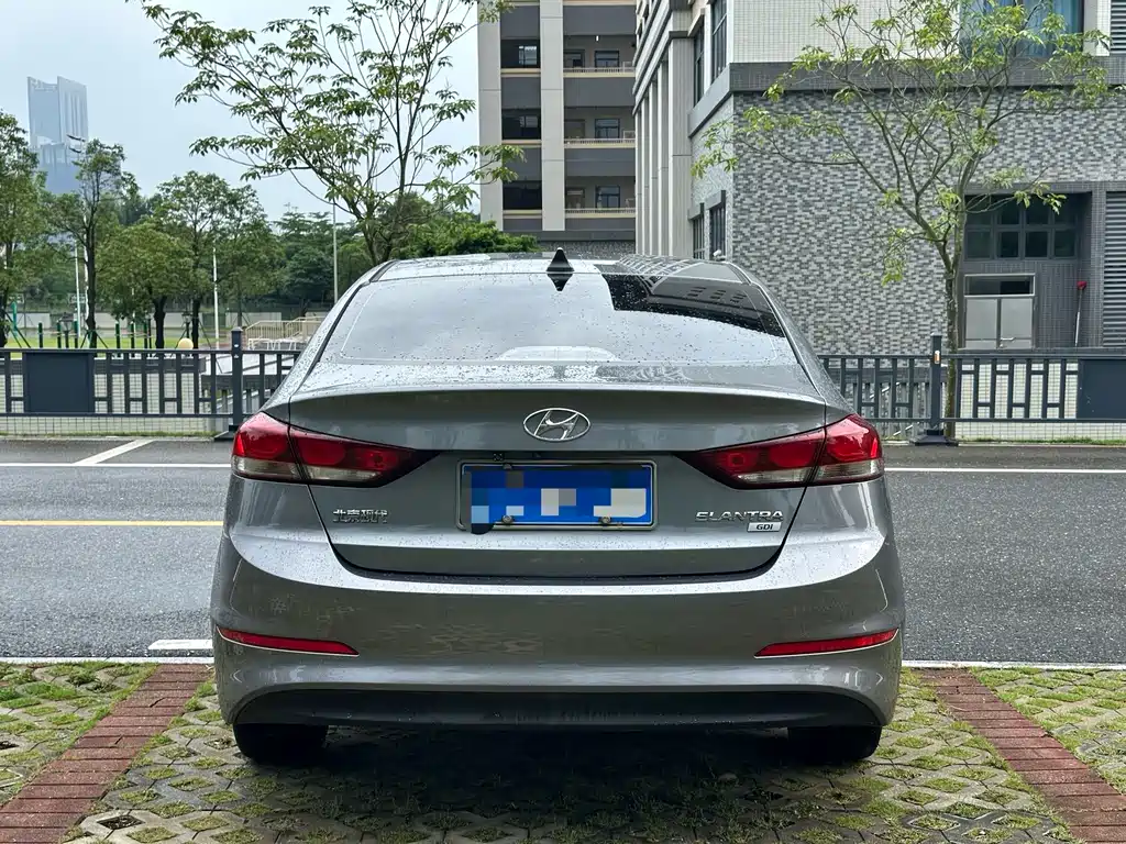 Hyundai Elantra — миниатюра 8
