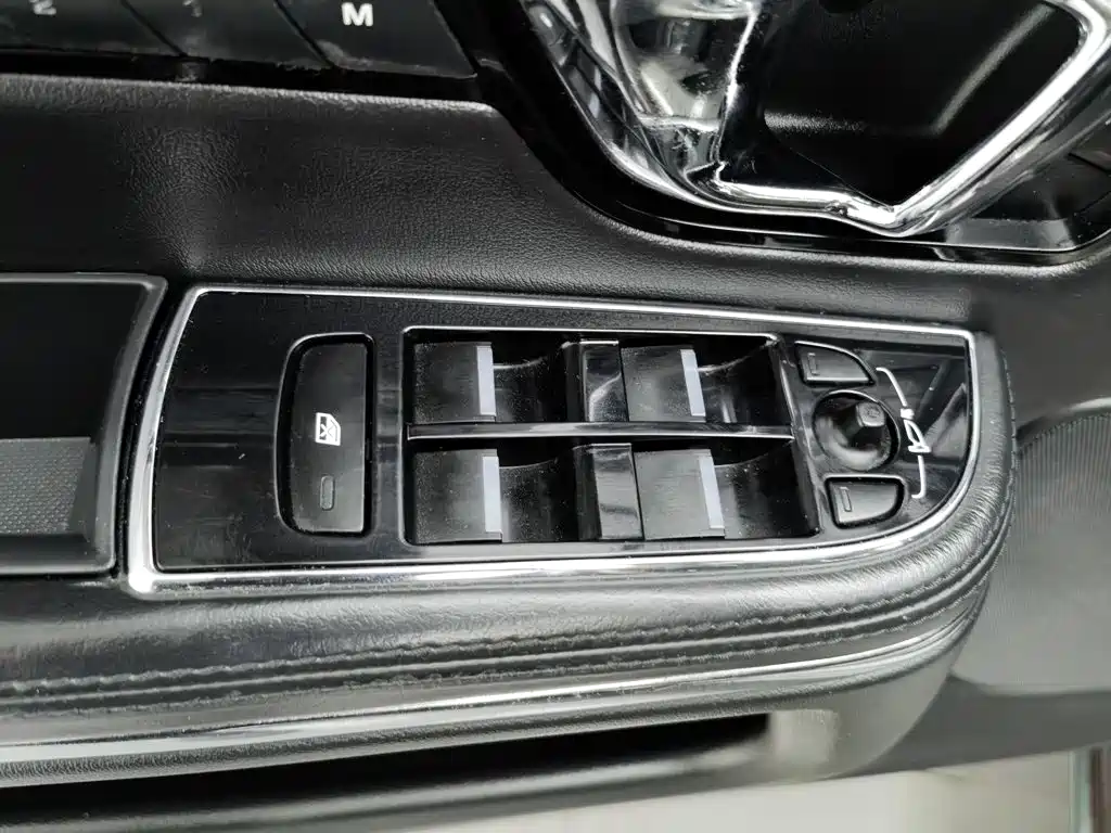Jaguar XJ — миниатюра 9