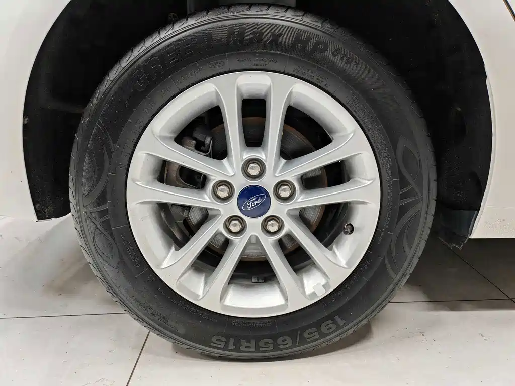 Ford Escort — миниатюра 8