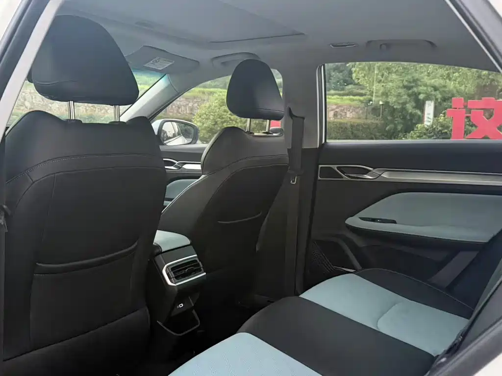 Geely Emgrand L — миниатюра 8