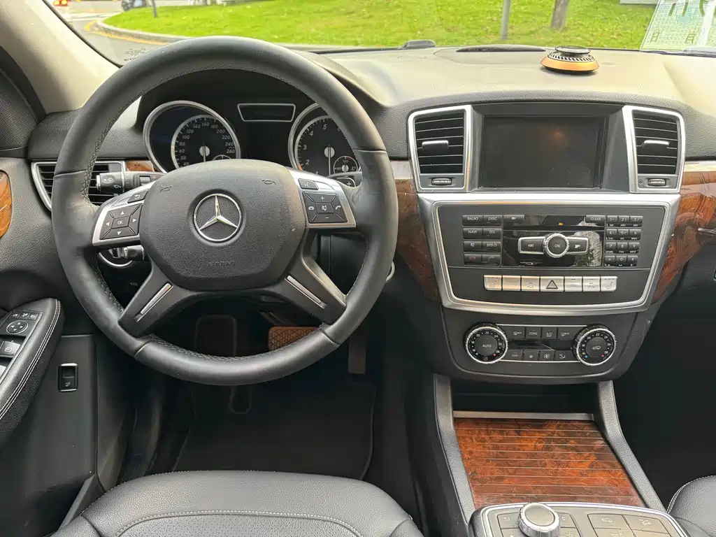 Mercedes-Benz M-Class — миниатюра 9
