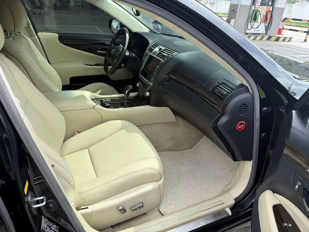 Lexus LS — миниатюра 5