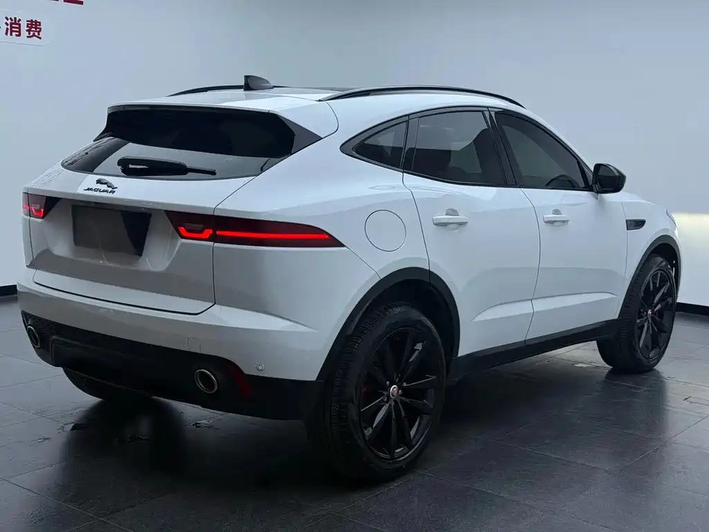 Jaguar E-PACE — миниатюра 13