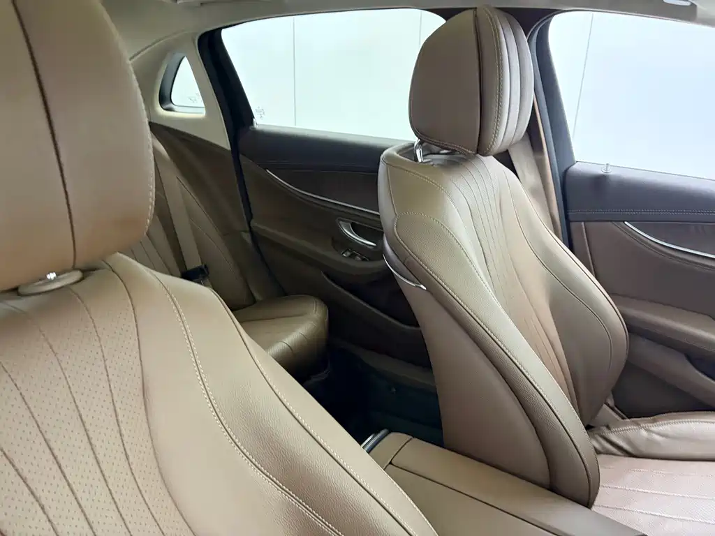 Mercedes-Benz E-Class — миниатюра 12