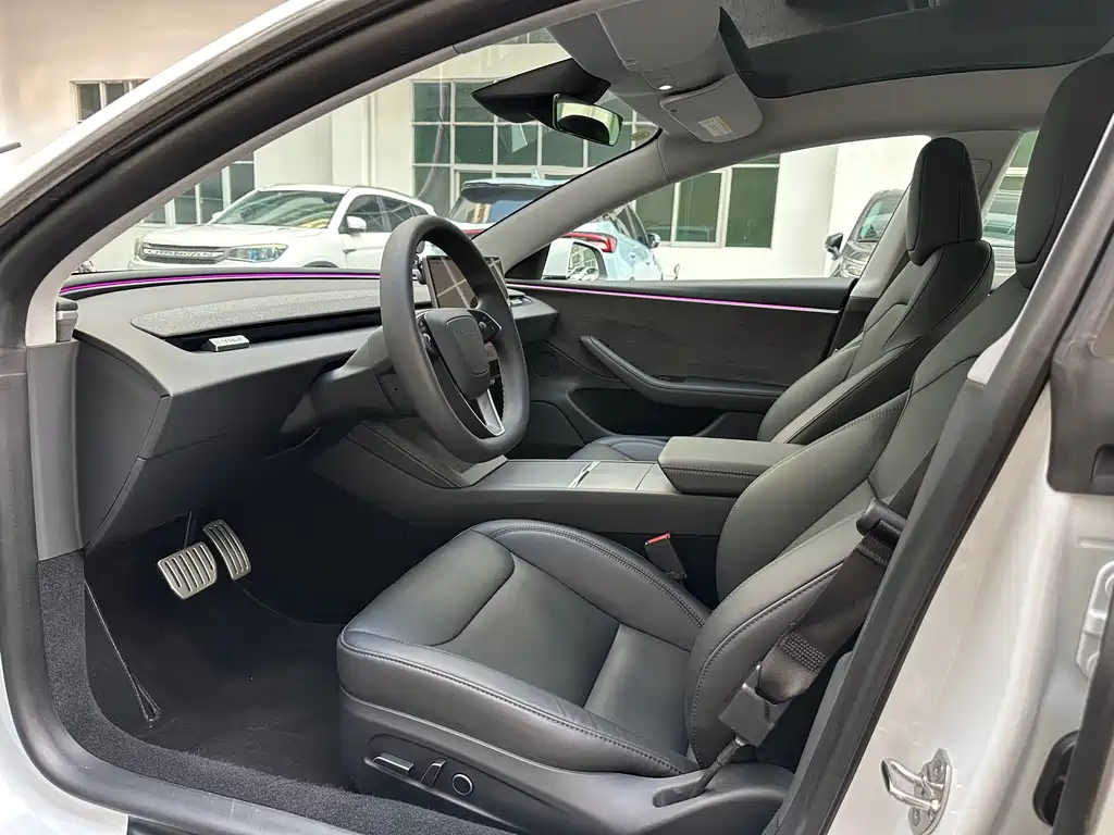 Tesla Model 3 — миниатюра 7