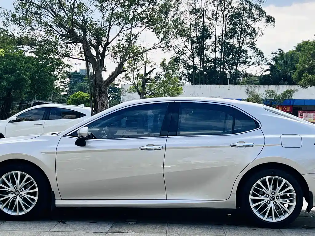 Toyota Camry — миниатюра 7