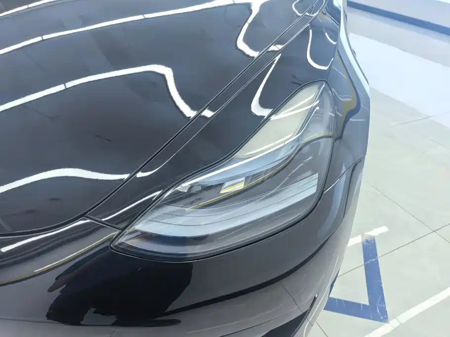 Tesla Model 3 — миниатюра 5