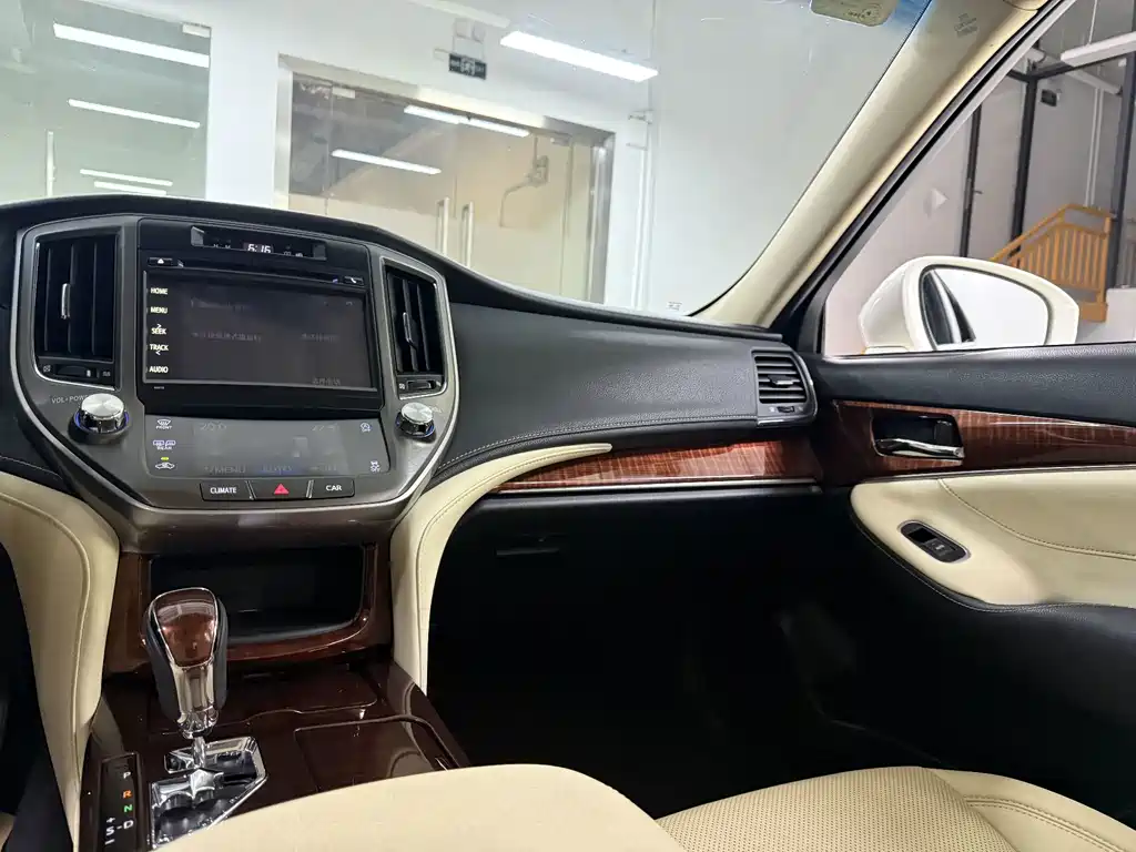Toyota Crown — миниатюра 18