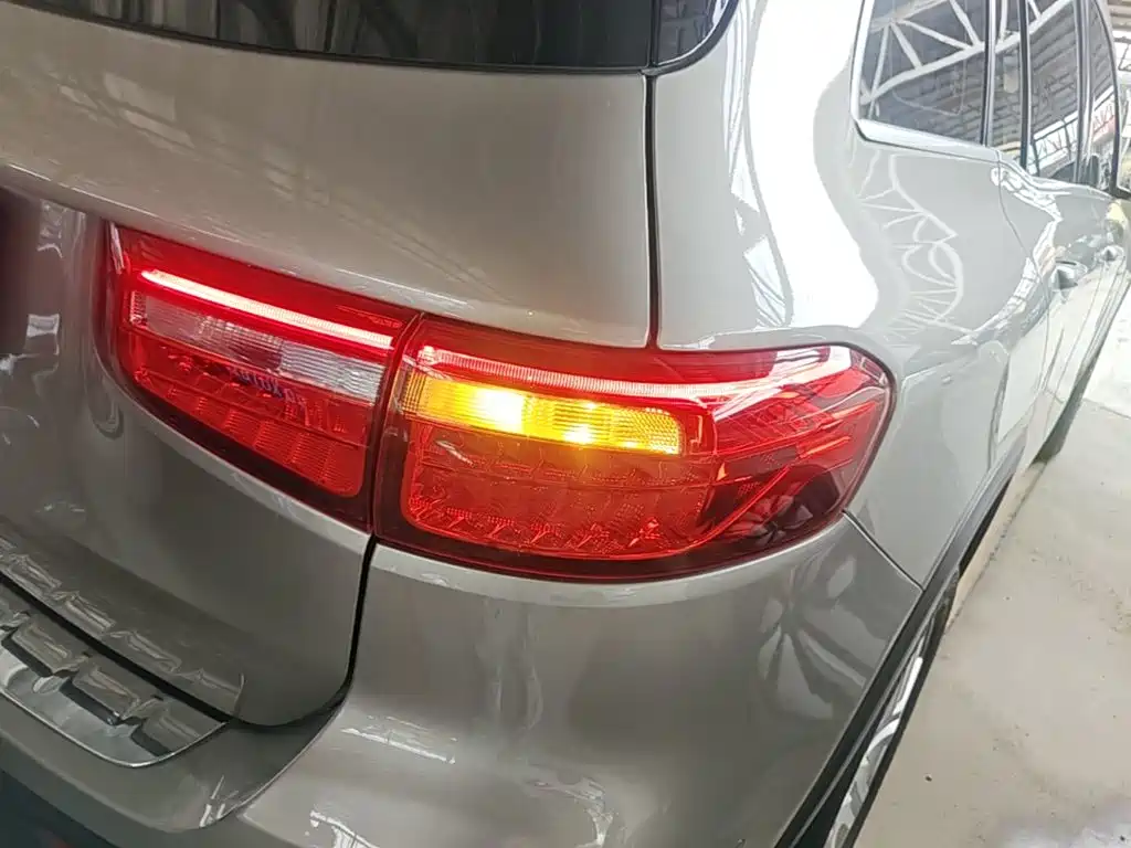 Mercedes-Benz GLB — миниатюра 8