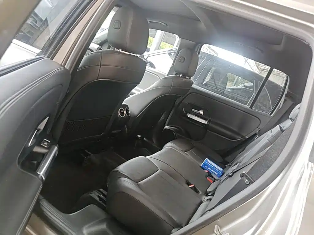 Mercedes-Benz GLB — миниатюра 17