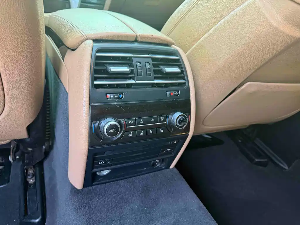 BMW 7 Series — миниатюра 13