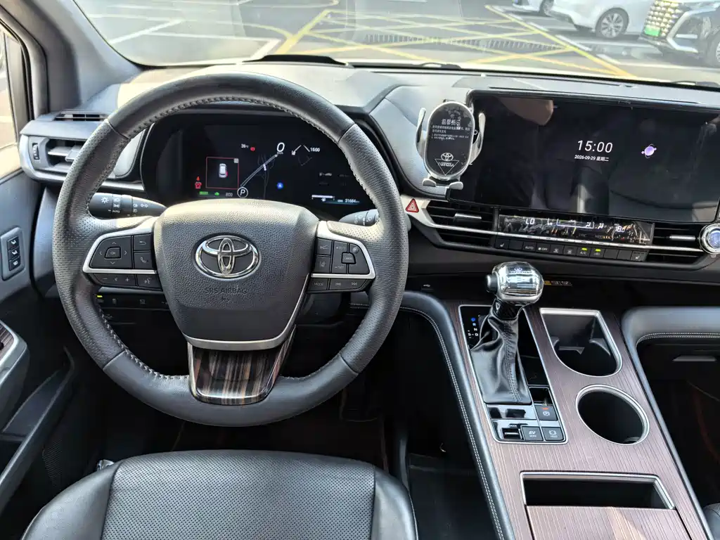 Toyota Granvia — миниатюра 10