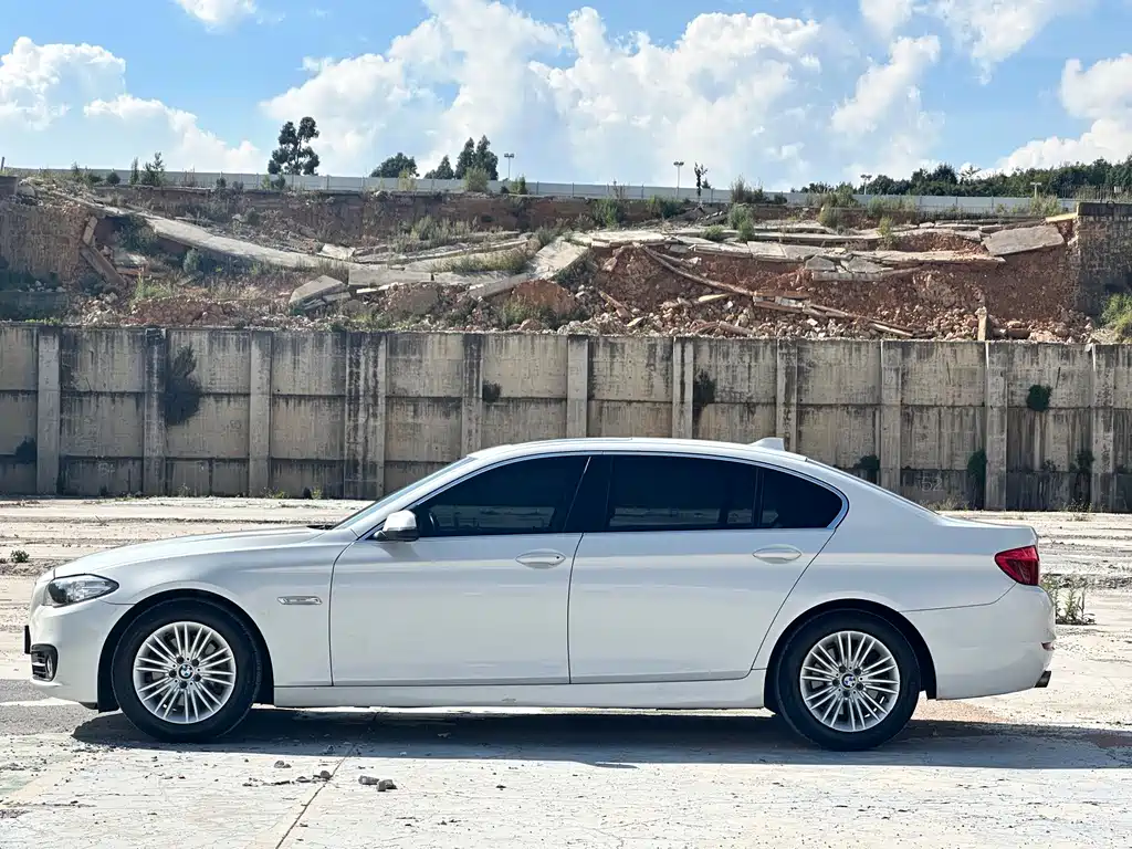 BMW 5 Series — миниатюра 3