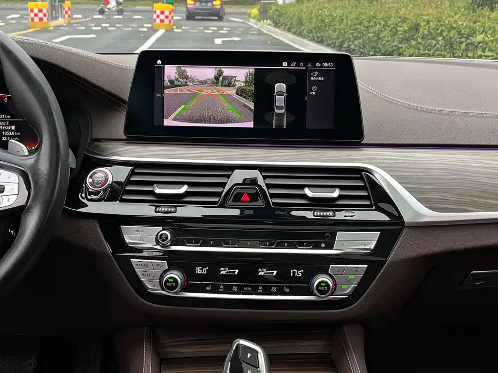BMW 5 Series — миниатюра 16