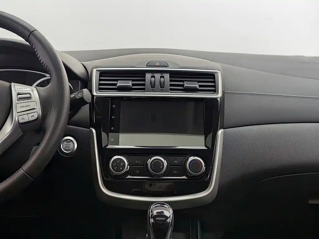 Nissan Tiida — миниатюра 12