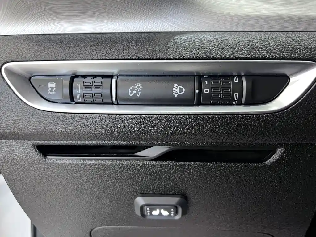 Geely Binyue — миниатюра 9