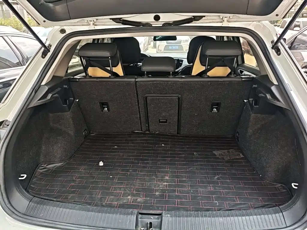 Volkswagen T-Roc — миниатюра 19
