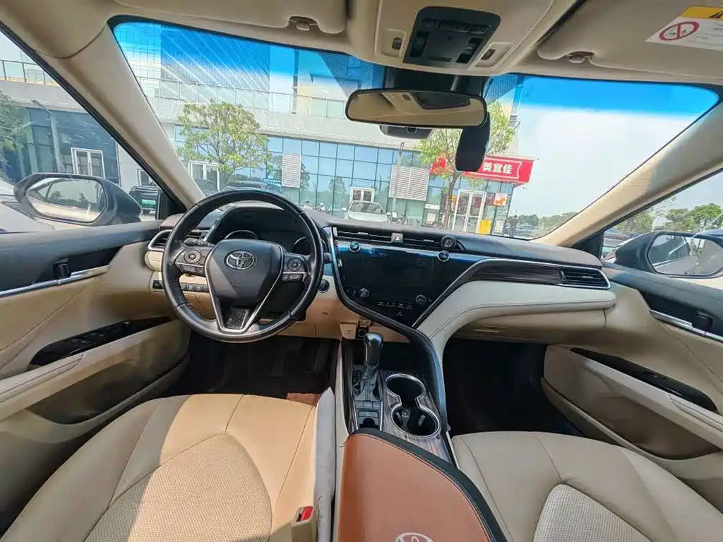 Toyota Camry — миниатюра 4
