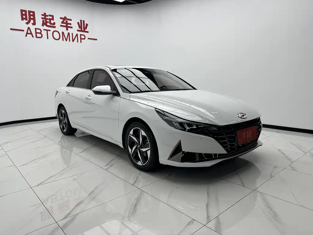 Hyundai Elantra 2022 1.5L CVT LUX Luxury