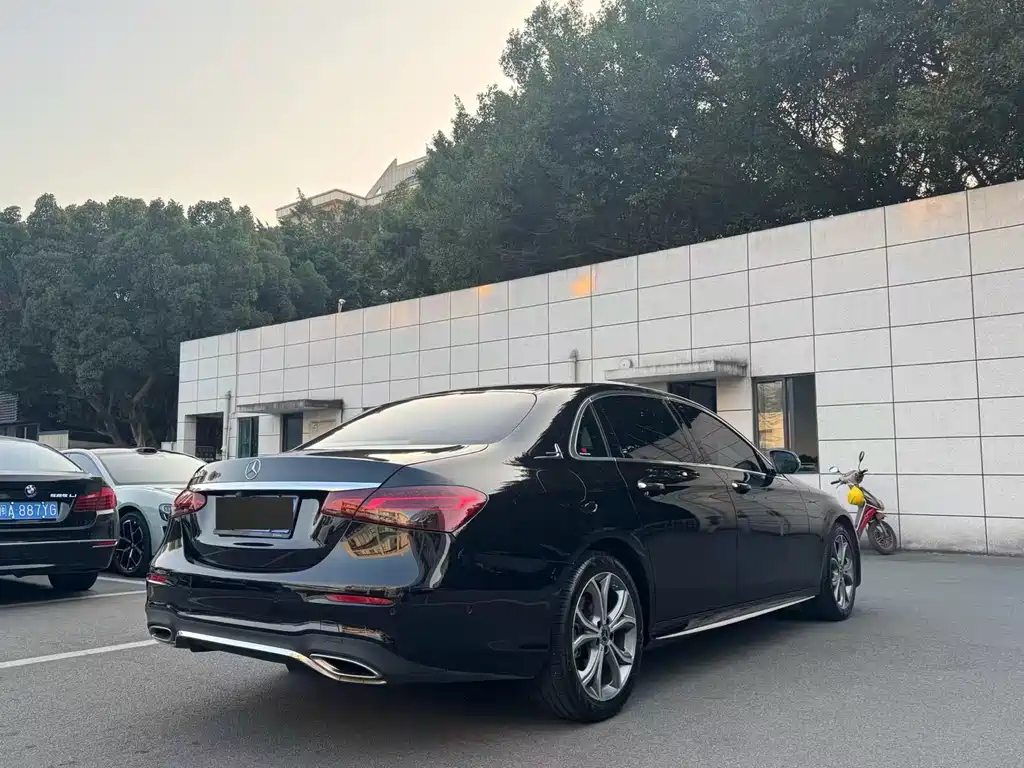 MERCEDES-BENZ E CLASS