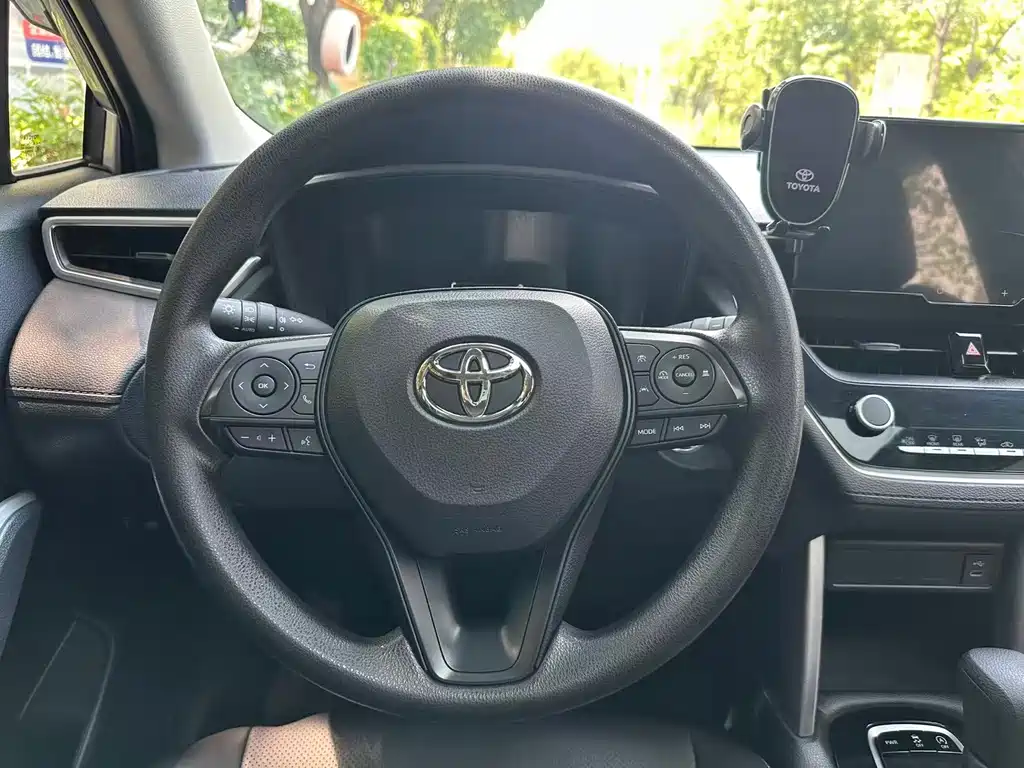 Toyota Corolla Cross — миниатюра 26