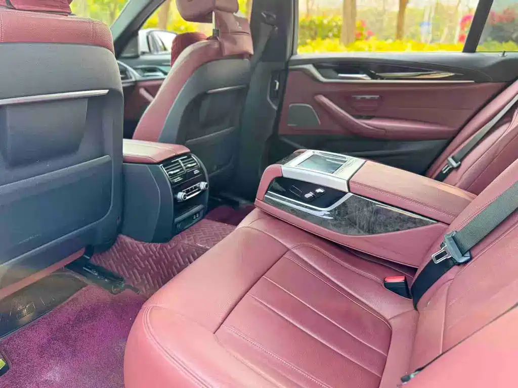 BMW 5 Series — миниатюра 8