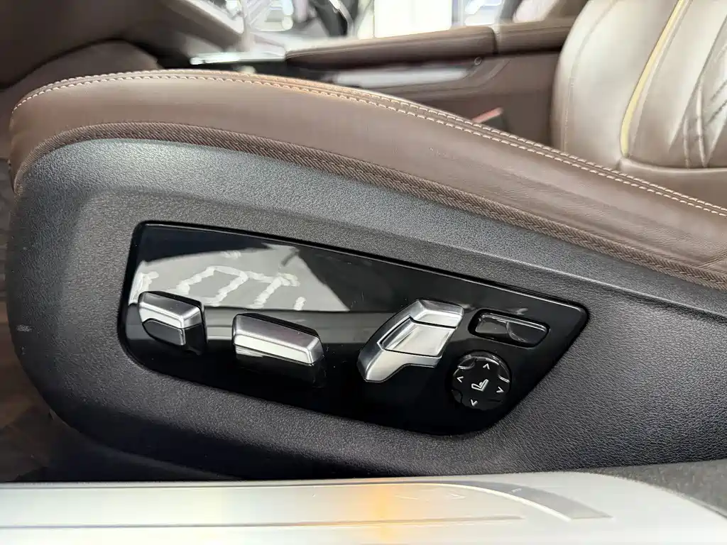 BMW 7 Series — миниатюра 14