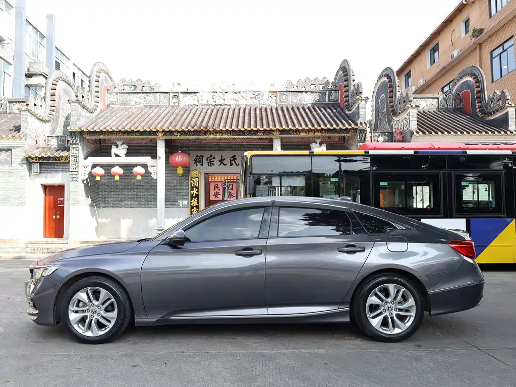 Honda Accord — миниатюра 11
