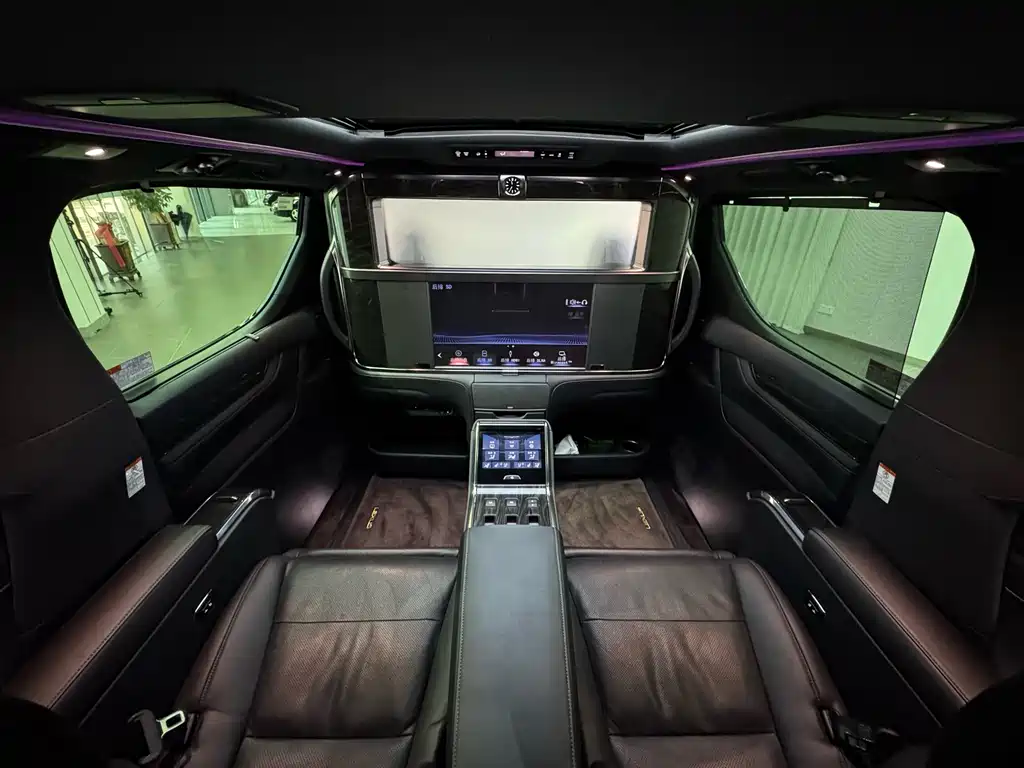 Lexus LM — миниатюра 12