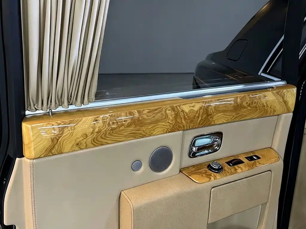 Rolls-Royce Phantom — миниатюра 11