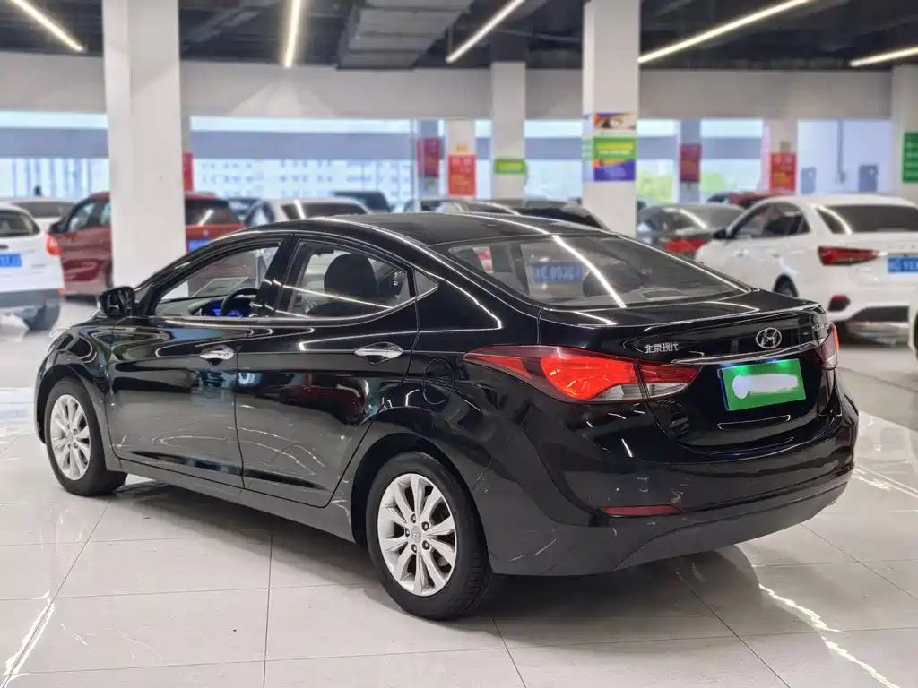 Hyundai Elantra 2016 1.6L AT Luxury